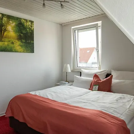 Praktisches Mit Kueche Und 2 Duschen *